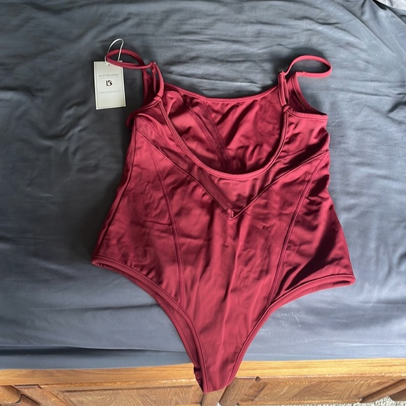 Buff bunny low back barre top. Never worn, it’s a medium and too small me - Picture 2 of 2